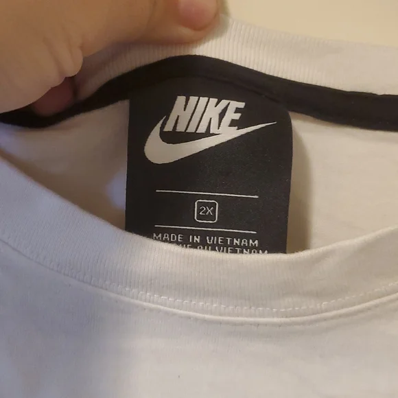 Nike Cropped Tee - Picture 2 of 3